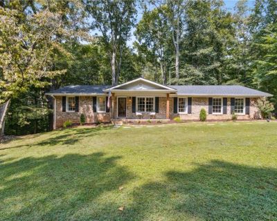 3 Bedroom 2BA 1680 ft Single Family Home For Sale in Flowery Branch, GA