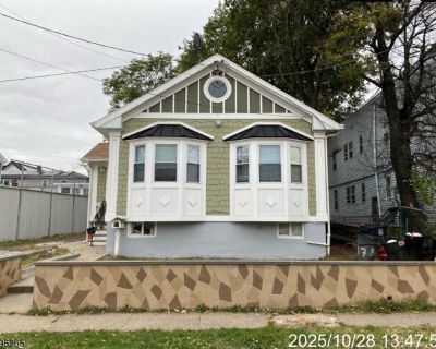 139 Western Pkwy. Discover this stunning and spacious first-floor apartment offering comfort and convenience. Enjoy an open-concept layout with a large modern kitchen featuring marble countertops, a bright living and dining area, and hardwood floors throughout. The apartment includes 3 bedrooms, 1 bathroom with a relaxing jacuzzi, and central air and heating for year-round comfort. Rent: $2, 50...