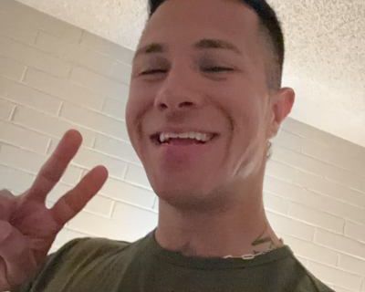 $850 /month. Age: 34 * Smoker?: No * Any pets?: No * Occupation: Professional * Interests: reading, films, hiking, yoga, food, working out, dancing, gym, meditation * Gender: Male. Non-smoking room preferred. Pets are fine. No preference specified. Looking in: Carefree , Cave Creek , Scottsdale. Hi, my name s Damien I m a working professional looking for a quiet, clean home environment. I m dep...