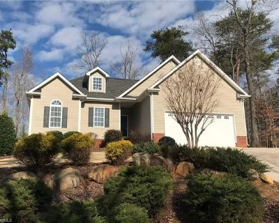 Kizzy Benjamin (Has a House) on iROOMit. Room in the 3 Bedroom 2BA House...