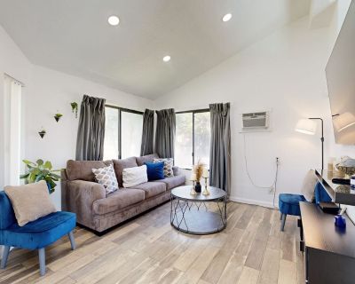 2 Bedroom 2BA Pet-Friendly House Vacation Rental in Adobe Sunburst- 3960, Palm Springs, CA