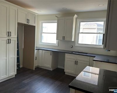 92 Harrison Pl. This stunning 3-bedroom apartment boasts a bonus room perfect for a home office, gym, or playroom. Featuring 1.5 beautifully updated bathrooms, the space is ideal for modern living. The apartment has been recently renovated and is equipped with brand new, state-of-the-art appliances. You'll love the elegance and convenience of the new luxury cabinets in the kitchen, providing am...