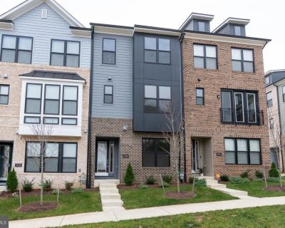 3 Bedroom 2BA 2464 ft Apartment For Rent in Bowie, MD