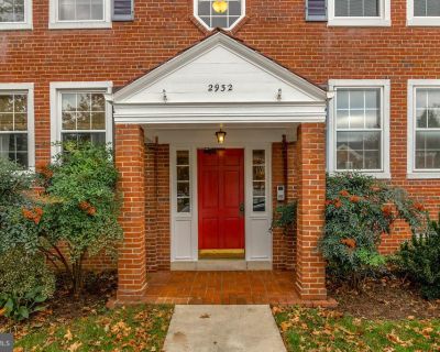 2 Bedroom 2BA 700 ft Apartment For Rent in Arlington, VA