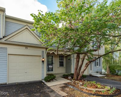 WOW! Check out this Diamond Bay town home, with views like these, you will never want to leave! As soon as you open the front door you will feel like you're living in a lake house with these gorgeous water views! This wonderful 3 bedroom town home boasts an excellent location, district #204 schools, finished lookout basement and additional full bathroom! The kitchen offers hardwood flooring, ni...