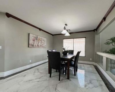 Available on: now. Furnished. Parking available * Students welcome * 40+ years welcome Ming will require background checks for this room Learn more. Enjoy peace and privacy in this furnished master suite located in a quiet cul-de-sac in the desirable Southwest Las Vegas area. Perfect for a clean, quiet, and responsible single professional seeking a calm and comfortable living space. Room Featur...