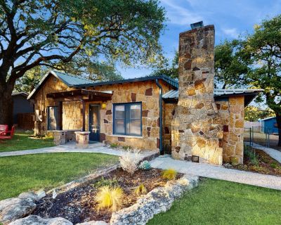 2 Bedroom 2BA House Vacation Rental in Blue Haus, Johnson City, TX