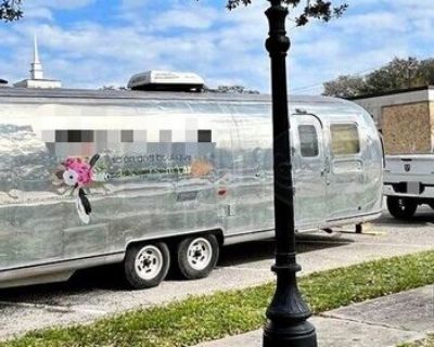 Renovated 1971 - 8' x 30 Vintage Airstream Salon / Boutique Trailer with Beautiful Interior