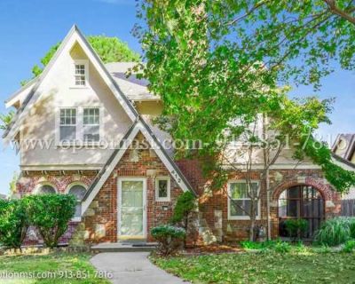 3 Bedroom 1.5BA 0 ft Pet-Friendly Apartment For Rent in Kansas City, MO