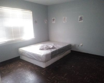 500 Room for rent with free wifi and cable TV ‹ SpareRoom