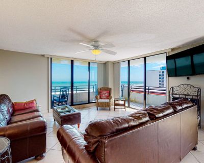 3 Bedroom 2BA Condo Vacation Rental in Daytona Beach Living - Unit #504, Daytona Beach, FL