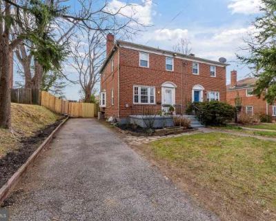 4 Bedroom 2BA 1592 ft Apartment For Rent in Towson, MD