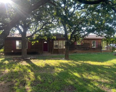 3 Bedroom 2BA 1812 ft Single Family House For Rent in Weatherford, TX