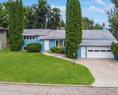 4 Bedroom 2BA 2691 ft Single Family House For Sale in Bismarck, ND