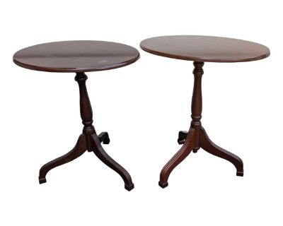 Classic and timeless, this vintage tilt-top oval side table from Bombay Company is a beautiful piece of craftsmanship from the 1990s. Featuring a rich mahogany finish and elegant pedestal base, this table easily tilts upright for space-saving display when not in use. Perfect as an end table, accent table, or plant stand, it adds a touch of traditional charm to any room. Details: Brand: Bombay C...