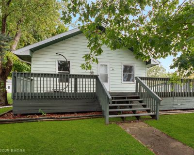 2 Bedroom 1BA 832 ft Single Family House For Sale in Melcher Dallas, IA