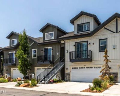 3 Bedroom 4BA 1921 ft Townhouse For Sale in PARK CITY, UT