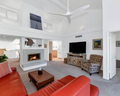 2 Bedroom 2BA 0 ft Furnished Pet-Friendly Apartment For Rent in Scottsdale, AZ