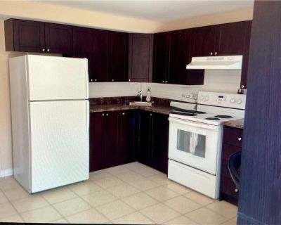 38 Mansfield Avenue. One bedroom apartment on the main floor in a vibrant Clinton and College area .Property is just south of College Street in the heart of Little Italy. Open concept living room and kitchen with big windows lots of natural light. The unit has a washer and dryer plus the kitchen appliances fridge and stove. Steps away to great shopping, restaurants, bike paths, parks, fitness c...