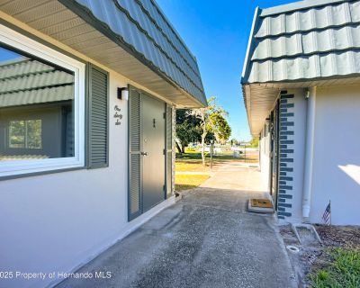 1 Bedroom 1BA 800 ft Condo For Sale in Sun City Center, FL