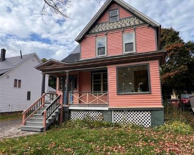 3 Bedroom 2BA 1752 ft Single Family House For Sale in Laurium, MI