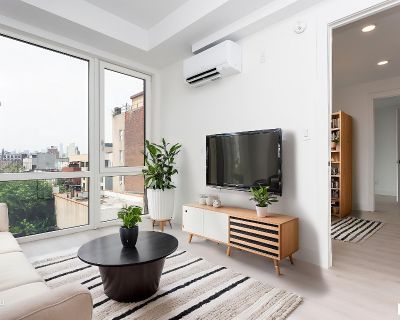 344 Lorimer St #6O. Last available unit!!\n3 Bed / 2 Bath Duplex w/Washer in Unit+ Private Roof deck!This brand-new Williamsburg apartment combines modern design with spacious rooms and floor-to-ceiling windows, filling the space with natural light. The elevator building ensures easy access, and the convenience of in-unit laundry adds to the appeal of this stylish urban residence. All bedrooms ...