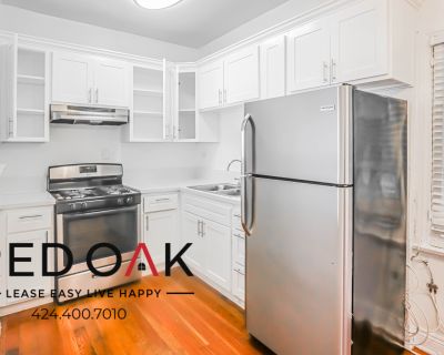Beautiful Completely Remodeled Sunny One Bedroom With Stainless Steel Appliances, Custom Hardwood Built-ins, Gas Furnace, Ceiling Fan and, On-Site Laundry Included in Prime Hollywood!