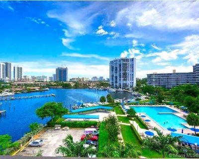 2 Bedroom 2BA 1580 ft Furnished Condo For Rent in Hallandale Beach, FL