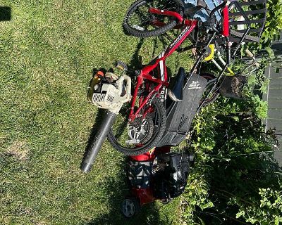 Garage sale / yard