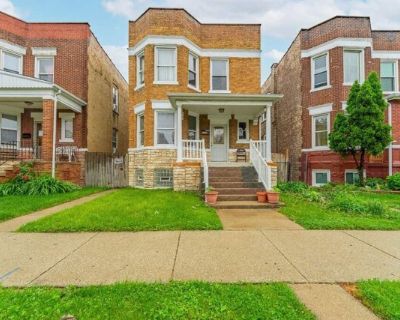 2104 S 49th Ave Unit 2. 2-bedroom, 1-bath apartment features a spacious layout and great natural light. It includes one exterior parking space, shared laundry in the basement, and access to a backyard-perfect for relaxing or enjoying the outdoors.. 2 Bedroom. 1 Bathroom. 900 ft