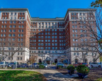 1 Bedroom 1BA 889 ft Condo For Sale in Cincinnati, OH