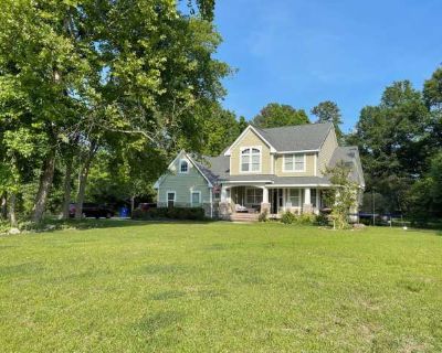 CASTLE LAKES. image_url. Hardwood floors Dishwasher Pool Microwave Range Oven Unit Amenities dishwasher hardwood floors microwave oven range refrigerator Property Amenities pool. 3 Bedroom. 2.5 Bathroom. 2800 ft