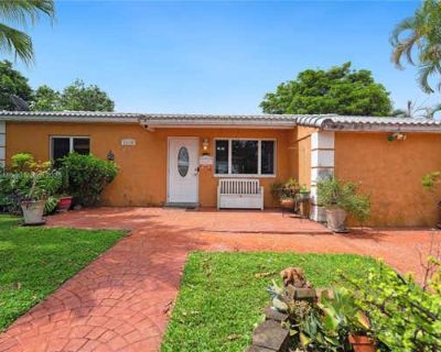 2 Bedroom 1BA 1298 ft Single Family Home For Sale in FORT LAUDERDALE, FL
