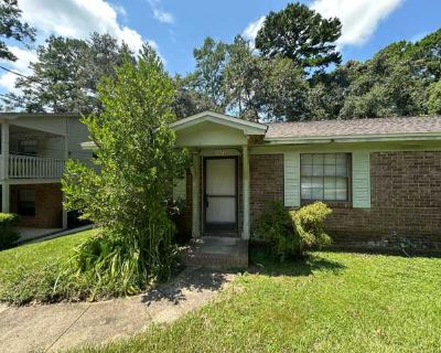 2 Bedroom 1BA 950 ft Pet-Friendly Apartment For Rent in Tallahassee, FL