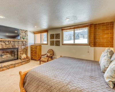 3 Bedroom 4BA House Vacation Rental in Columbine Cir 1A, Eagle-Vail, CO