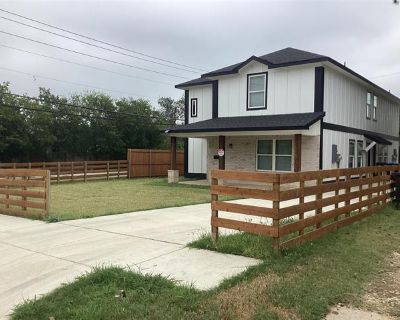 1632 E Arlington Avenue. Welcome to this new construction home in a growing community near Cobb Park, where playgrounds, picnic tables, and open green space provide the perfect setting for family fun or casual get togethers with friends. This newer 3-bedroom, 2.5-bath duplex offers comfort and convenience with modern finishes and an open-concept design. Upstairs, you ll find three spacious bedr...