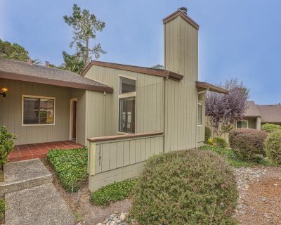 2 Bedroom 2BA 1170 ft Condo For Rent in Pacific Grove, CA