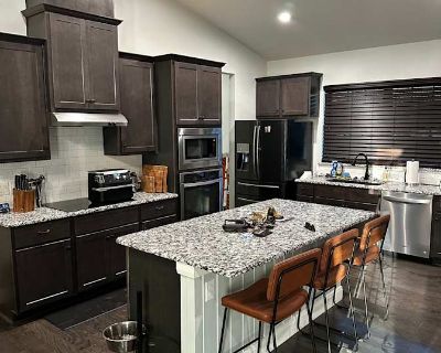 Private room with own bathroom in a House with 2 roomies, Crowley, TX 76036