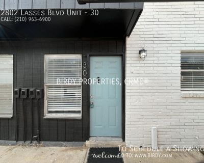 2 Bedroom 1BA 991 ft Pet-Friendly Apartment For Rent in San Antonio, TX