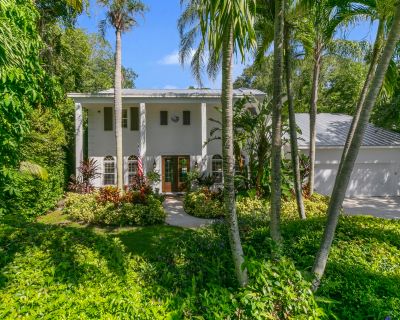 5 Bedroom 5BA 3997 ft Single Family Home For Sale in Sewalls Point, FL