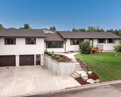 4 Bedroom 2BA 2912 ft Single Family Home For Sale in BEULAH, ND