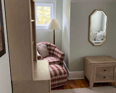 Available on: now. Furnished. Parking available * Internet included * Students welcome * 40+ years welcome Barbara will require background checks for this room Learn more. Beautifully refinished 5-bedroom house has one fully furnished room now available for month to month rent (women only). Two shared bathrooms as well as shared laundry facilities in the basement. Monthly rent includes gas, ele...