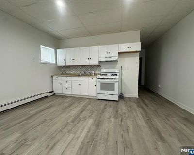 1 Bedroom 1BA Single Family House For Rent in Lyndhurst, NJ