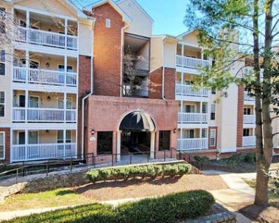 2 Bedroom 2BA 969 ft Condominium For Sale in MCLEAN, VA