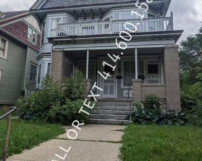 1 Bedroom 1BA 800 ft Apartment For Rent in Milwaukee, WI