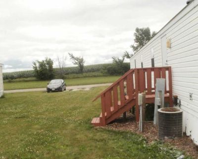 3 Bedroom 2BA 1050 ft Mobile Home For Rent in Shellsburg, IA