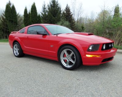 2005 FORD MUSTANG GT 88,000 MILES, BEAUTIFUL CAR, RUNS GREAT!
