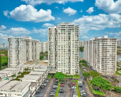 NE 183rd St. Welcome to the epitome of waterfront living in the heart of Aventura! This stunning 1-bedroom, 1.5-bathroom apartment boasts unparalleled comfort with the possibility of a boat dock space lease, providing direct access to the picturesque waters of Aventura. Step inside to discover a meticulously designed space. The open-concept layout seamlessly connects the living, dining, and kit...