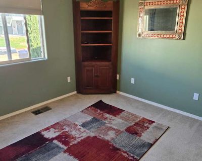 Available on: now. Unfurnished. Parking available * Internet included * LGBTQ+ friendly * 40+ years welcome Mike will require background checks for this room Learn more. Nice sized bedroom available in quiet, safe, beautiful 3br townhome in Far NE Heights neighborhood. Easy access to I-40, shopping, and restaurants. Shared full bath with one other roommate. Prefer mature, working male. Full acc...