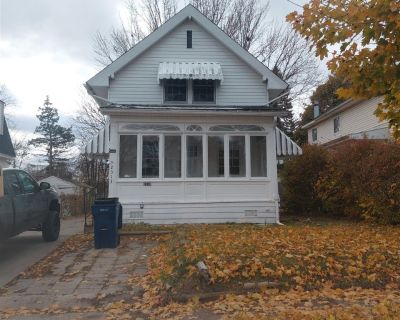 3 Bedroom 1BA Apartment For Rent in Flint, MI